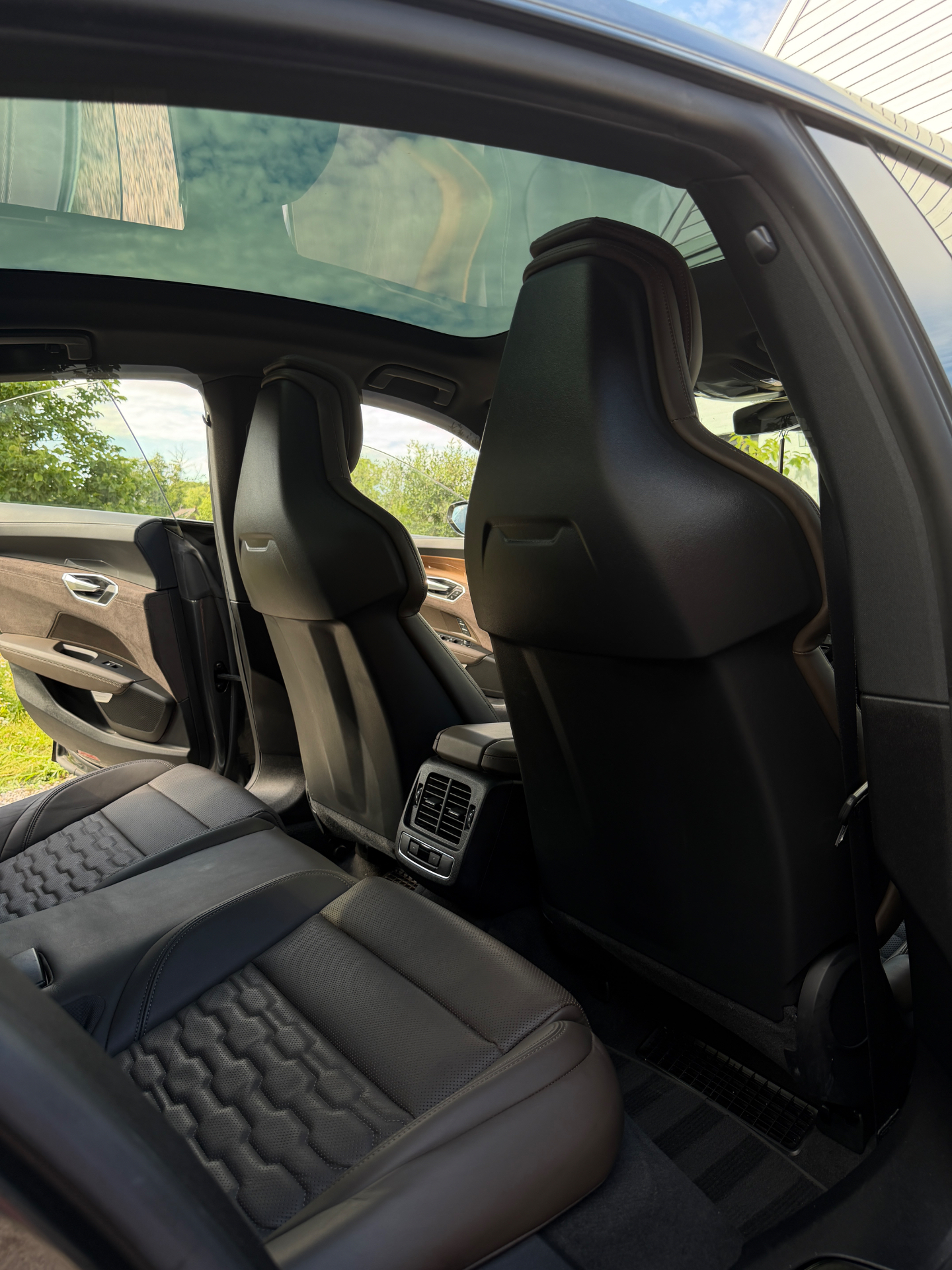 Audi e-tron GT rear seats and panoramic roof